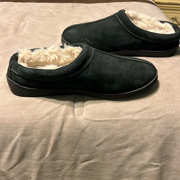 My Slippers size 10 - new /no wear. Dark gray. In great condition. Very clean. - Picture 1 of 7